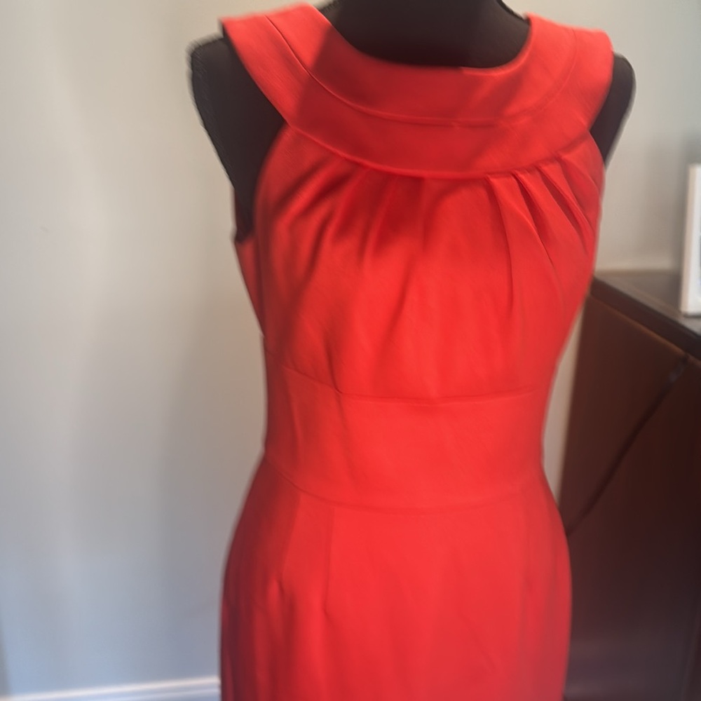 Trina Turk Size 6 Dress, Lined
Knee Length. Great Condition
Sleeveless, Zip Back